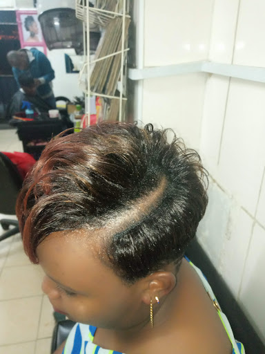 Laburn's Salon & Kinyozi