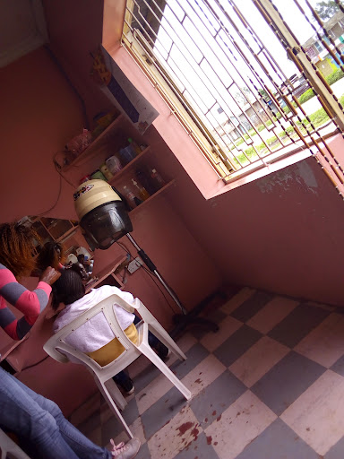 Esila Beauty Kinyozi Salon & Boutique