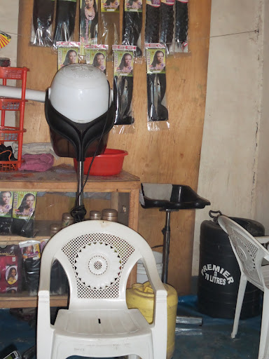 Emirates Kinyozi & Salon