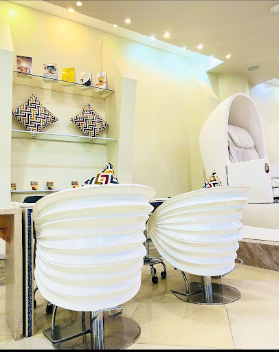 Leos Salon