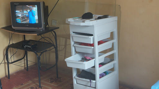 Evaglad Unisex Salon