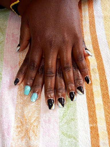 Nanis Salon