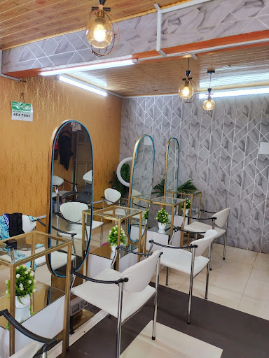 Beverly Hills Salon A Barbers