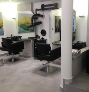 Salon Malibu 2001 Ltd