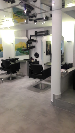 Salon Malibu 2001 Ltd