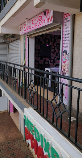 Deluxe Nail Bar