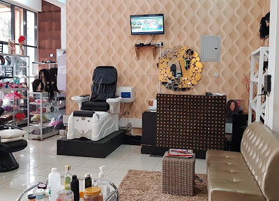 Dee's Hair Salon & Barber Shop