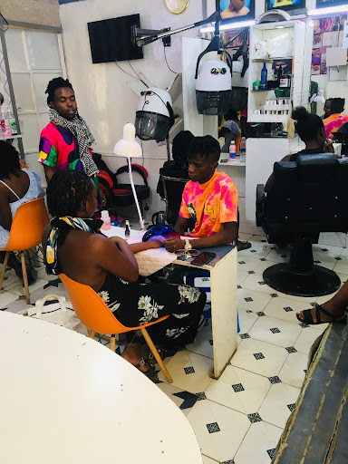 Urban Nails Spa & Locks Fedha